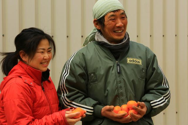 岡庄みかん農園の岩崎さんご夫妻