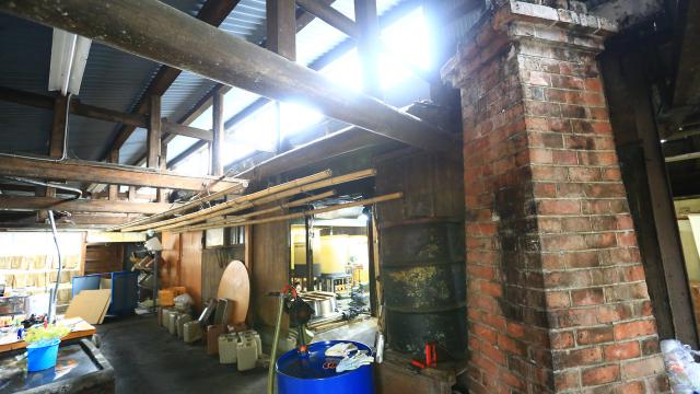 手造り醤油かねしんさんの作業場
