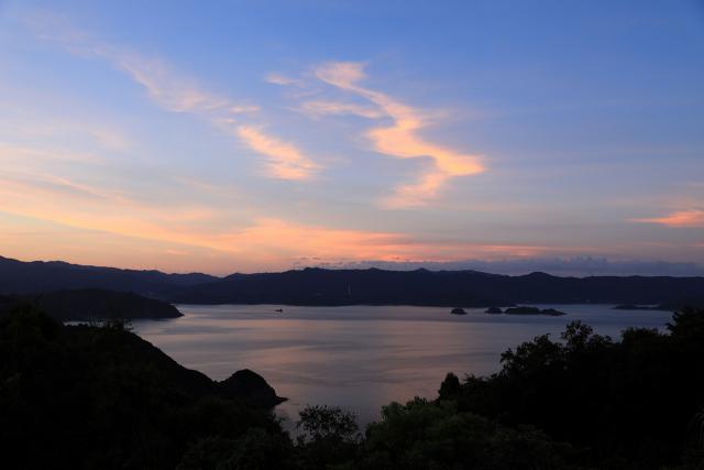 早朝の湯浅湾