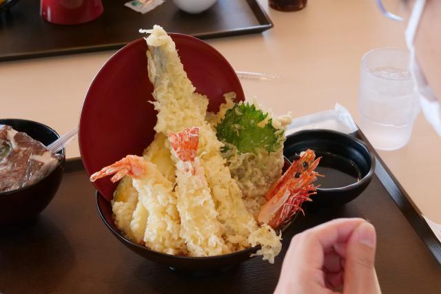 ど迫力な天丼です。
