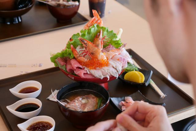 こちらはスペシャルな海鮮丼。