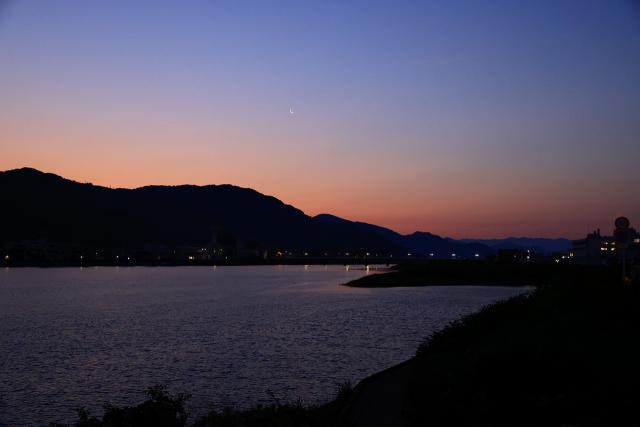 早朝の有田川。